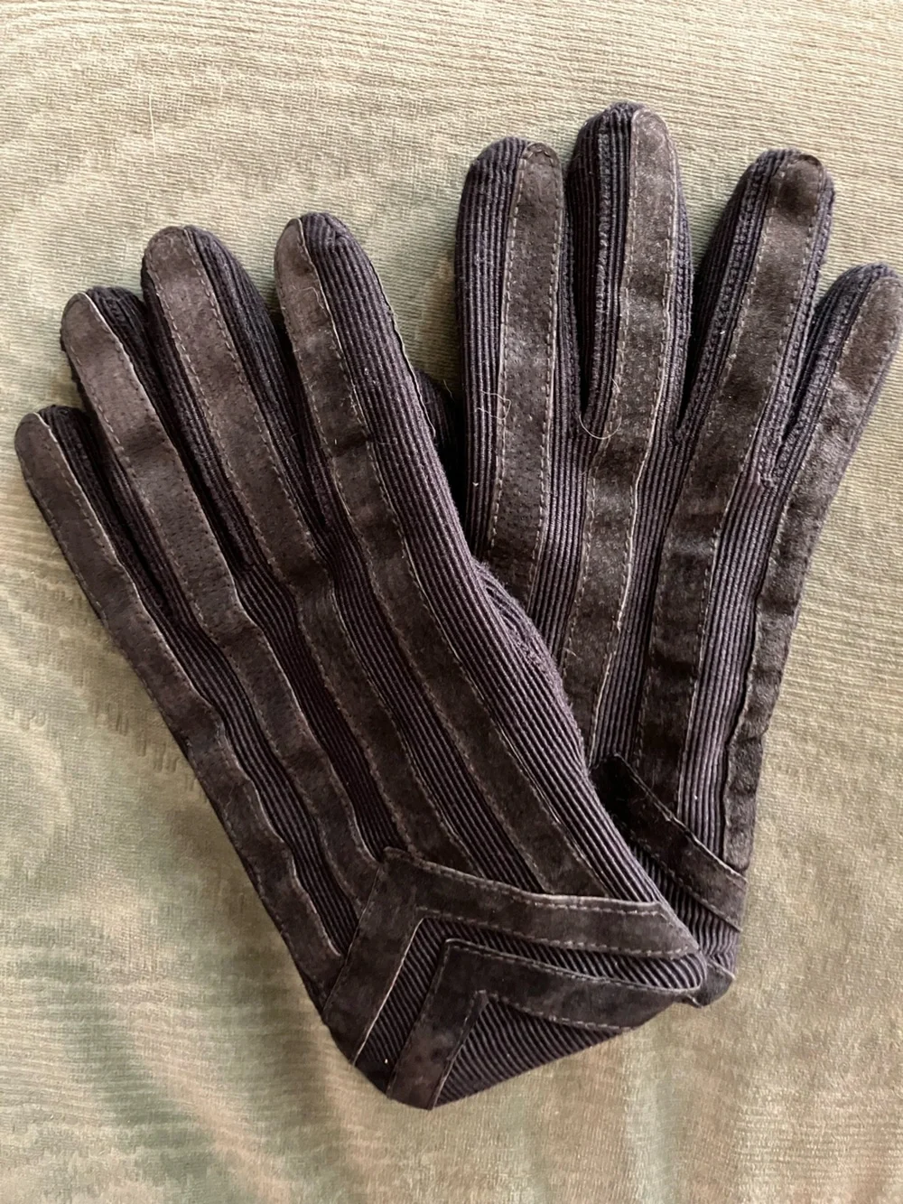 Vintage Isotoner Women’s Black Gloves Size L - Picture 3 of 4